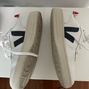 Veja - classic style blue and red